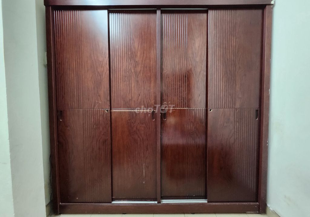 Mình cần bán tủ gỗ quần áo cửa lùa