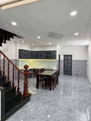 Cho thuê nhà 100m2 gần Nguyễn An Ninh có sân xe hơi, 3 máy lạnh.