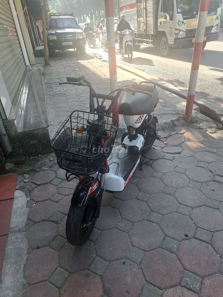 Xe đạp điện Giant M133 màu Trắng. Mua bán Xe điện tại Quận Đống Đa Hà Nội được đăng bởi Thiên Hương hình 2