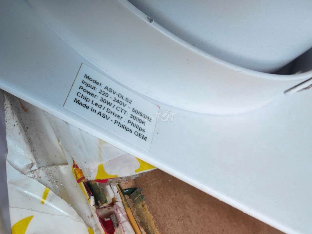 Đèn âm trần chiếu sáng