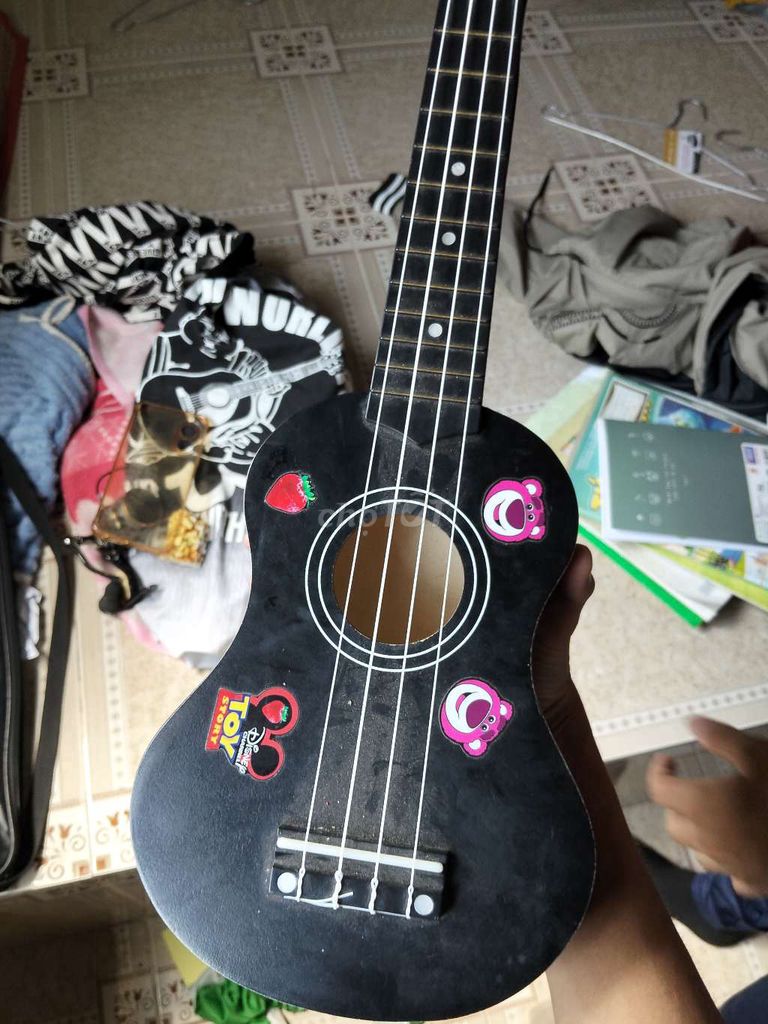 Đàn Ukulele Đen Còn tốt. Mua bán Nhạc cụ tại Huyện Bình Tân Vĩnh Long được đăng bởi Nguyễn Gia Bảo hình 1