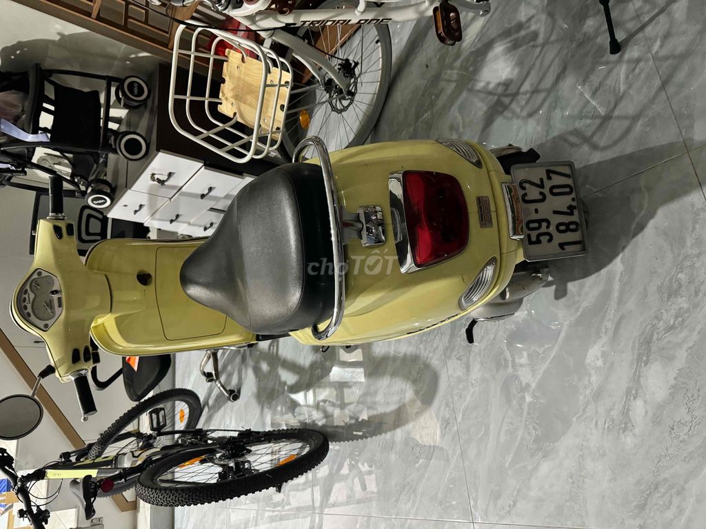 bán xe vespa vàng - bán rẻ 6tr có cavet đầy đủ