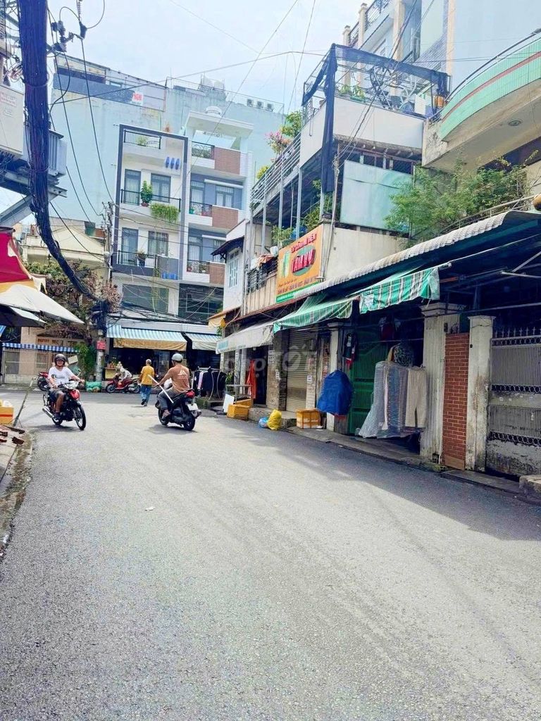Nhà mặt tiền 4 tầng sát khu Tên Lửa, 9.9 tỷ