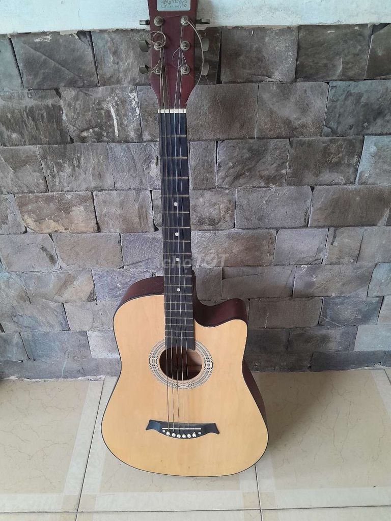 Đàn guitar Gỗ Nâu Vàng. Mua bán Nhạc cụ tại Quận Liên Chiểu Đà Nẵng được đăng bởi Văn Nhiều hình 1