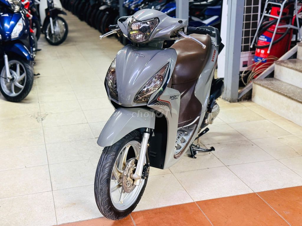 Honda Vision 110 серого цвета оригинал в отличном состоянии