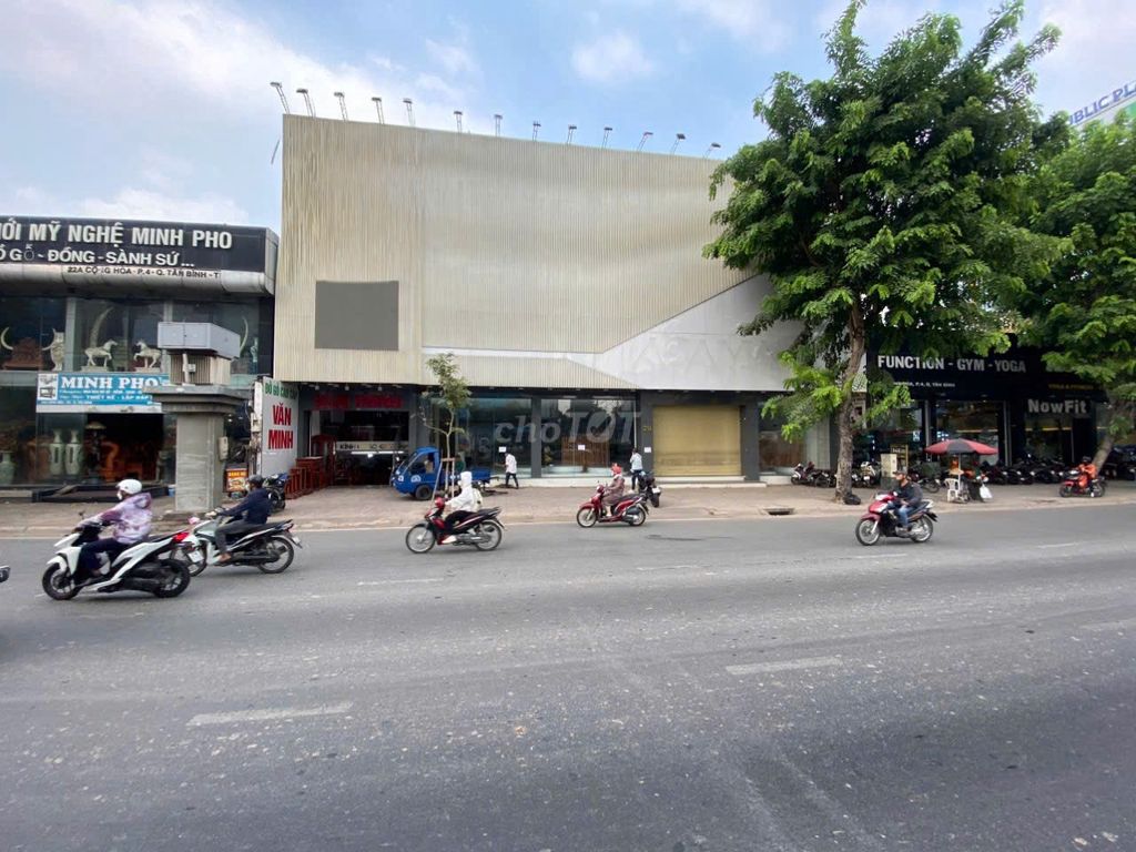 MẶT TIỀN SIÊU RỘNG ĐƯỜNG CỘNG HÒA 