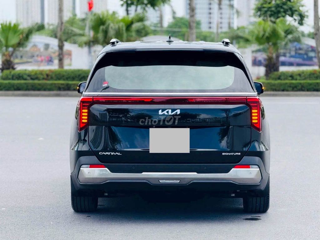 Kia Carnival Signature 2024 Đen 9000km