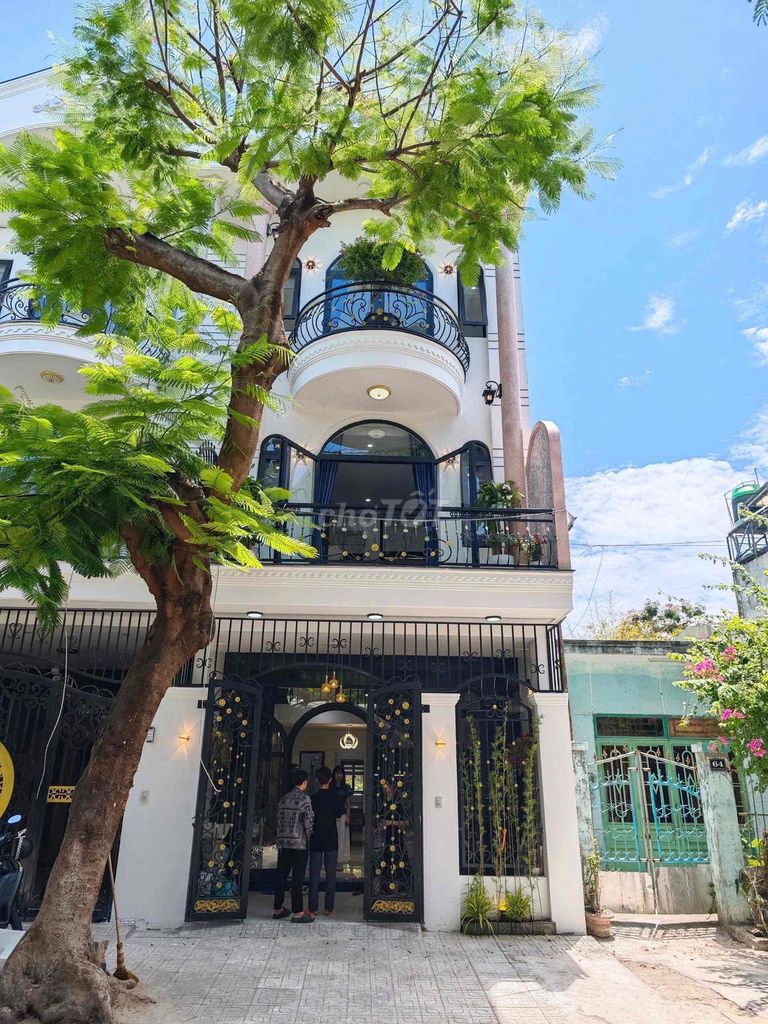 Căn nhà 3 tầng mặt tiền đường Lê Văn Sỹ, phường Hoà Minh, Đà Nẵng