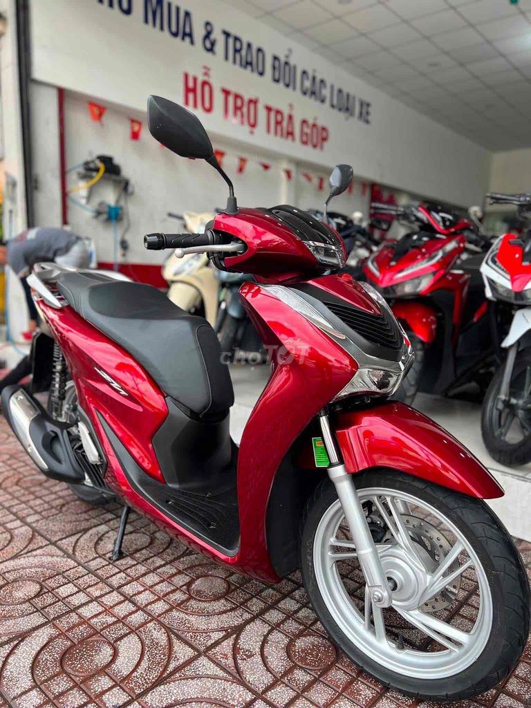 Honda SH 150 CBS 2020 красно-черный 8000 км