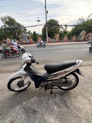 Yamaha Sirius Trắng xanh