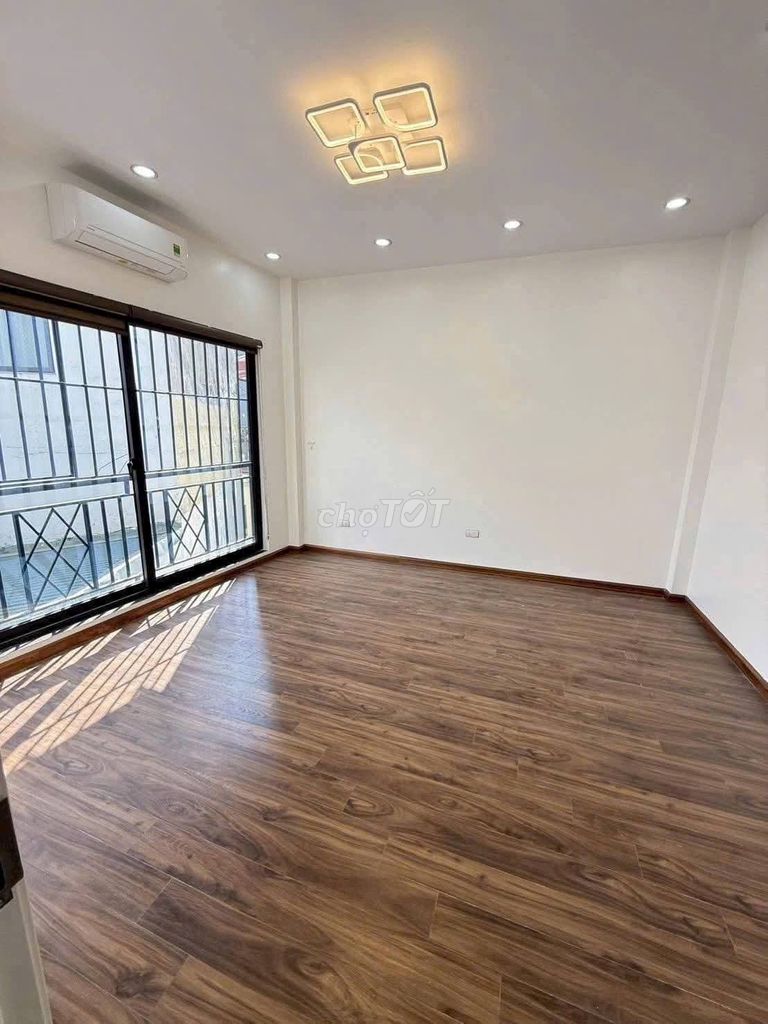 Nhà mặt tiền 3.8m, 5 tầng, phố Văn Cao, Ba Đình, Hà Nội