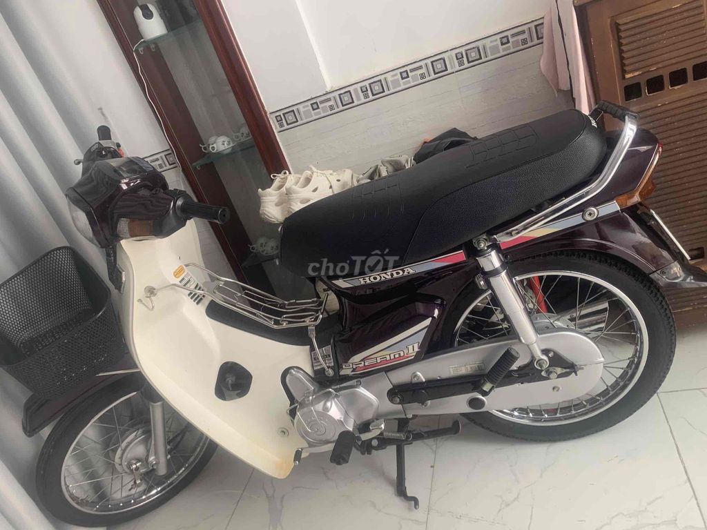 Honda Dream II белый, красный заглавный номер