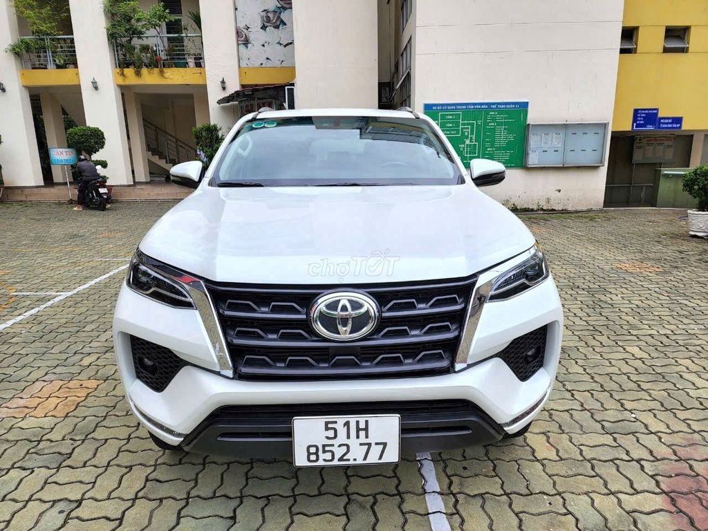 Toyota Fortuner 2022 - 3500 km