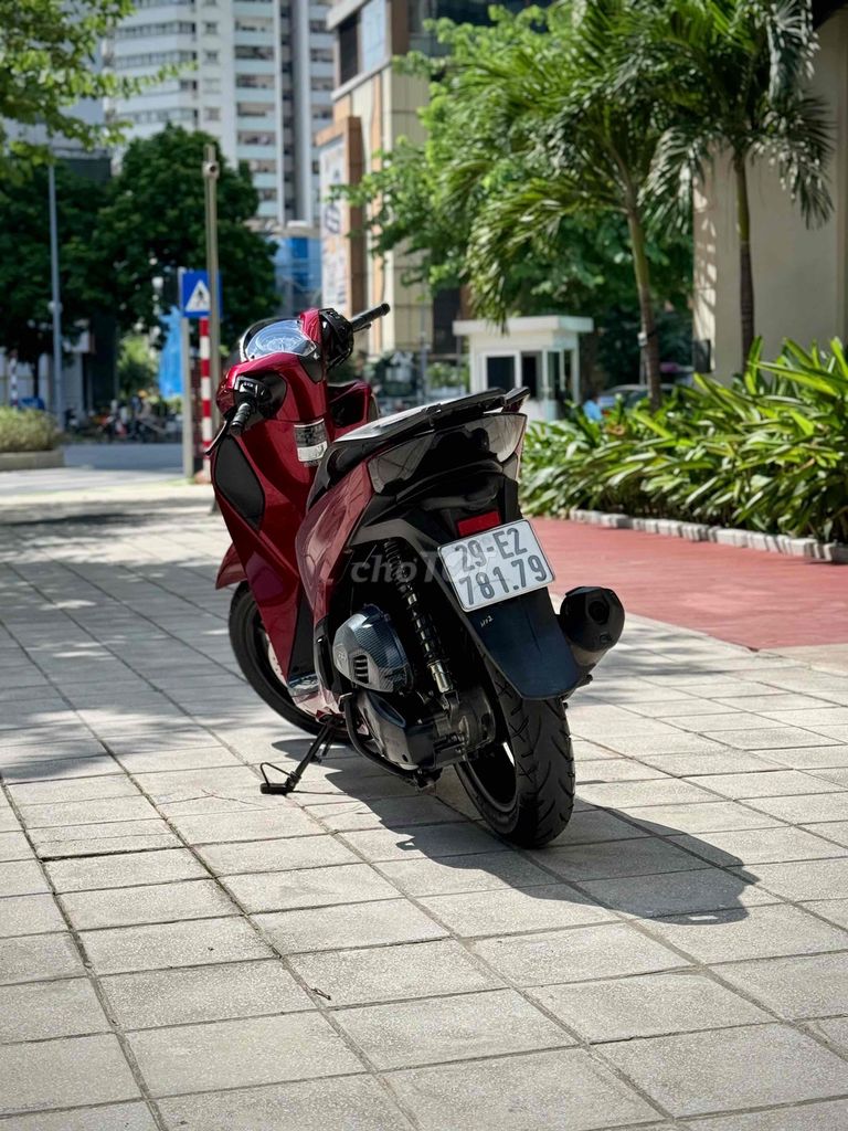 Honda SH125 CBS 2018 Красное спортивное море Красивый автомобильный столб Keng