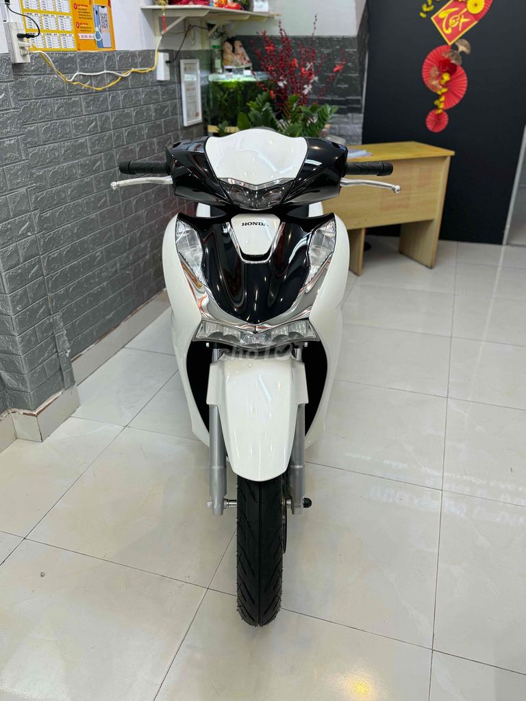 Honda SH160 date 2024 Trắng Đen Bstp Ngay Chủ