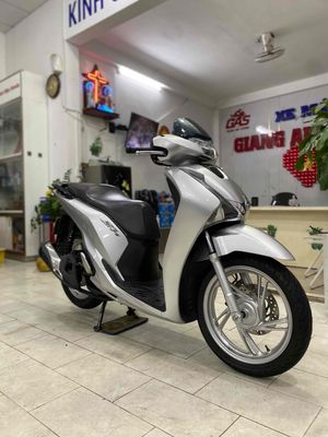 Honda Sh 150 abs đk 2018 màu bạc Porsche BSTP. Mua bán Xe máy tại Quận 12 Tp Hồ Chí Minh được đăng bởi Xe Máy Hoàng Giang An Sương 