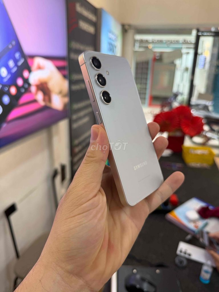 Samsung S24 256GB Bạc Like New. Mua bán Điện thoại tại Quận 3 Tp Hồ Chí Minh được đăng bởi 2 Hand STORE  hình 1