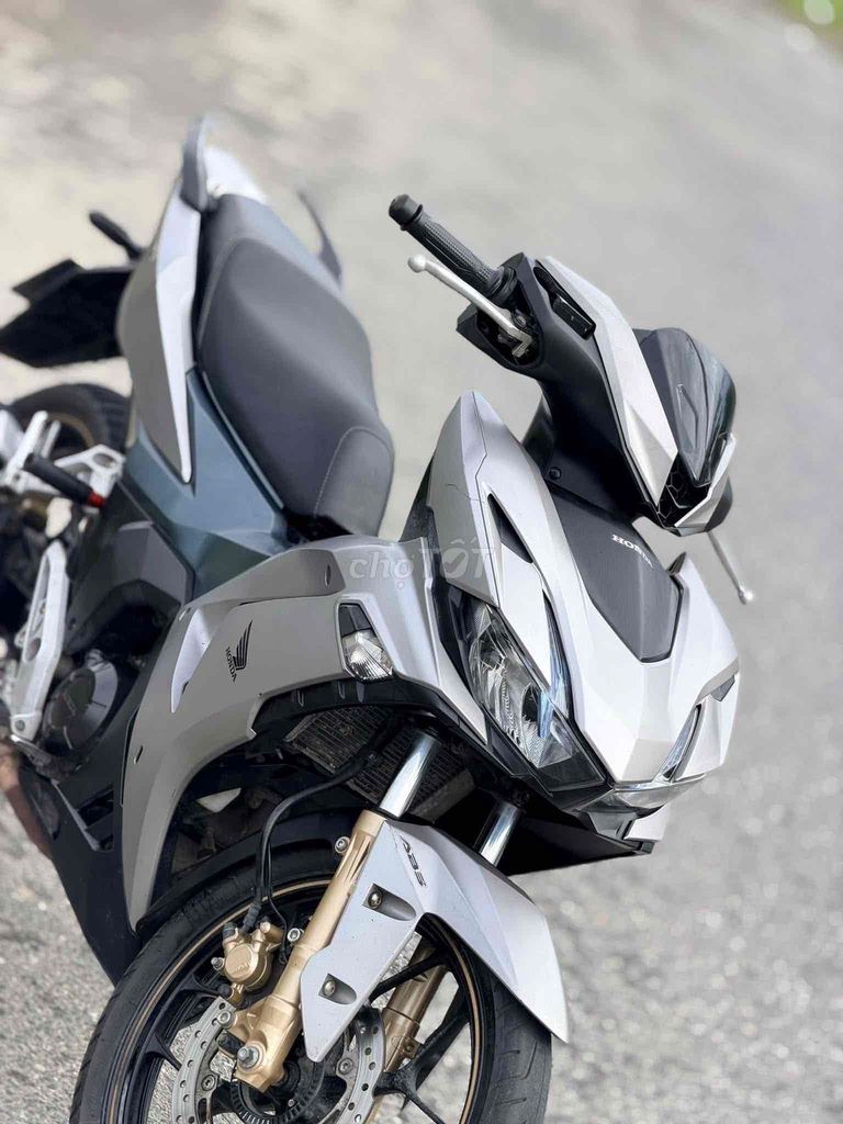 Honda Winner V3 màu Bạc. Mua bán Xe máy tại Quận Liên Chiểu Đà Nẵng được đăng bởi MẠNH hình 3