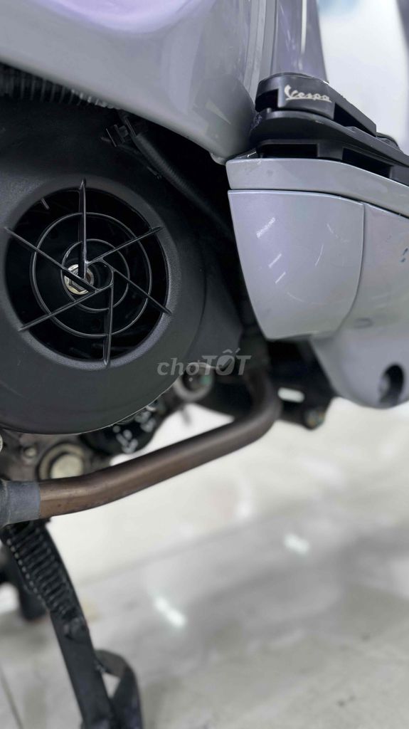 Vespa 2022 Xám so mămg Ánh hồng  chính chủ. Mua bán Xe máy tại Quận Phú Nhuận Tp Hồ Chí Minh được đăng bởi VESPA  PIAGGIO BẢO HƯNG Vespa cũ trả góp  hình 5