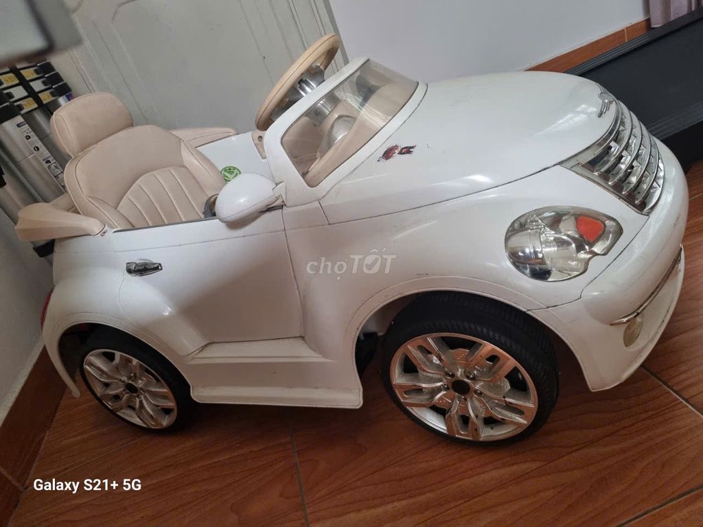 Xe ô tô điện trẻ em màu Trắng. Mua bán Mẹ và bé tại Quận Lê Chân Hải Phòng được đăng bởi Nguyễn Trọng Tuyên hình 1