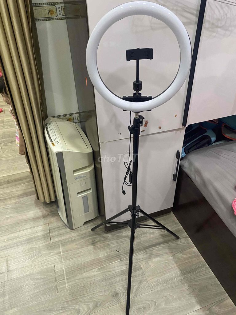 Đèn Ring Light Kèm Chân Đỡ Điện Thoại. Mua bán Máy ảnh, Máy quay tại Huyện Trảng Bom Đồng Nai được đăng bởi Bình Phan hình 1