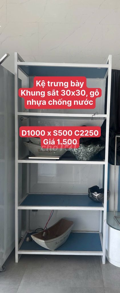 Combo Kệ trưng bày, quầy lễ tân. Mua bán Tủ, kệ gia đình tại Huyện Long Thành Đồng Nai được đăng bởi Nguyễn Trinh hình 1