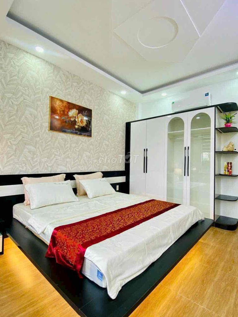 CHDV gần EMARK PHAN HUY ÍCH