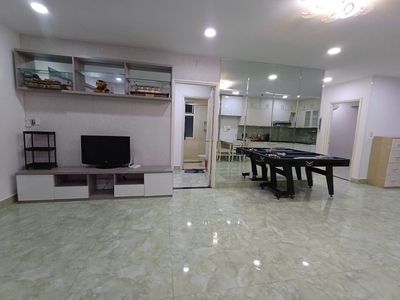 Cho thuê căn góc 2 phòng ngủ lô C, rộng 100 m2 có nội thất như hình
