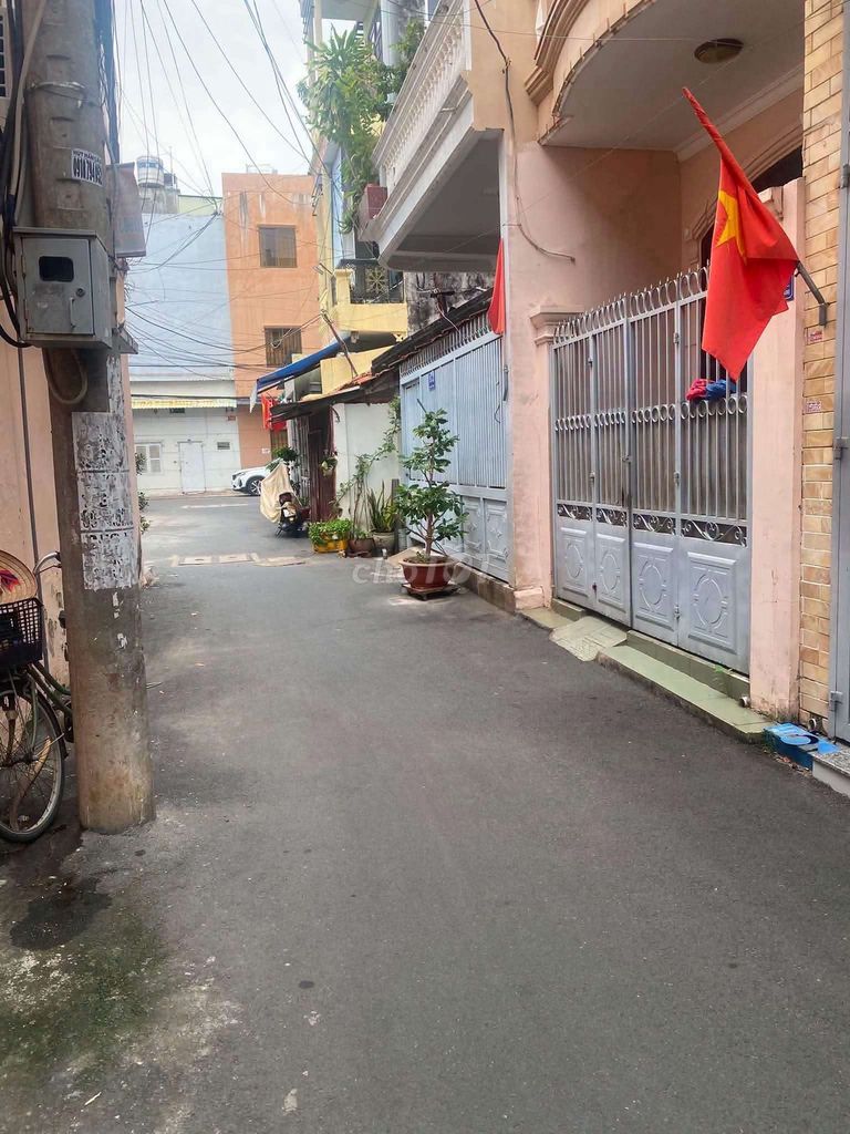 Bán nhà cấp 4 hẻm ô tô đường Hoàng Văn Thụ