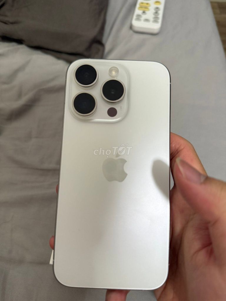 Apple iPhone 15 Pro 128GB Trắng Titan. Mua bán Điện thoại tại Quận Ngũ Hành Sơn Đà Nẵng được đăng bởi Trieu Le hình 1