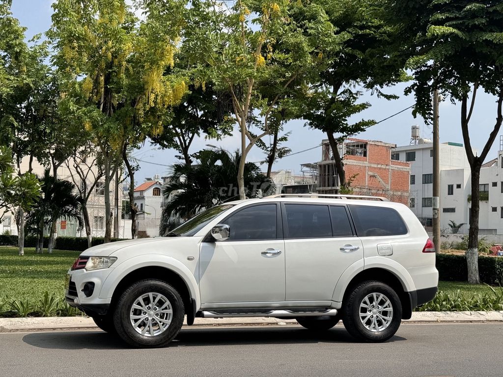 Pajero sport số tay bảy chổ máy dầu gầm cao giá TL