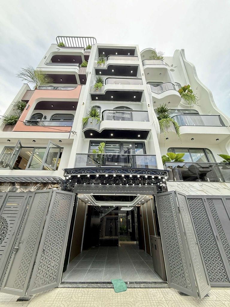 Siêu Phẩm 4 Tầng Có Thang Máy Nguyễn Văn Quá. Ngay Ngã tư Quang Trung
