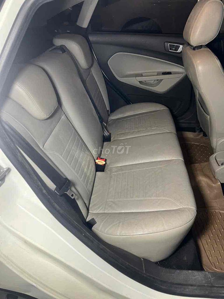 Ford Fiesta 2014 1.5 AT Titanium - 100000 km. Mua bán Ô tô tại Quận 8 Tp Hồ Chí Minh được đăng bởi Sang giau hình 7