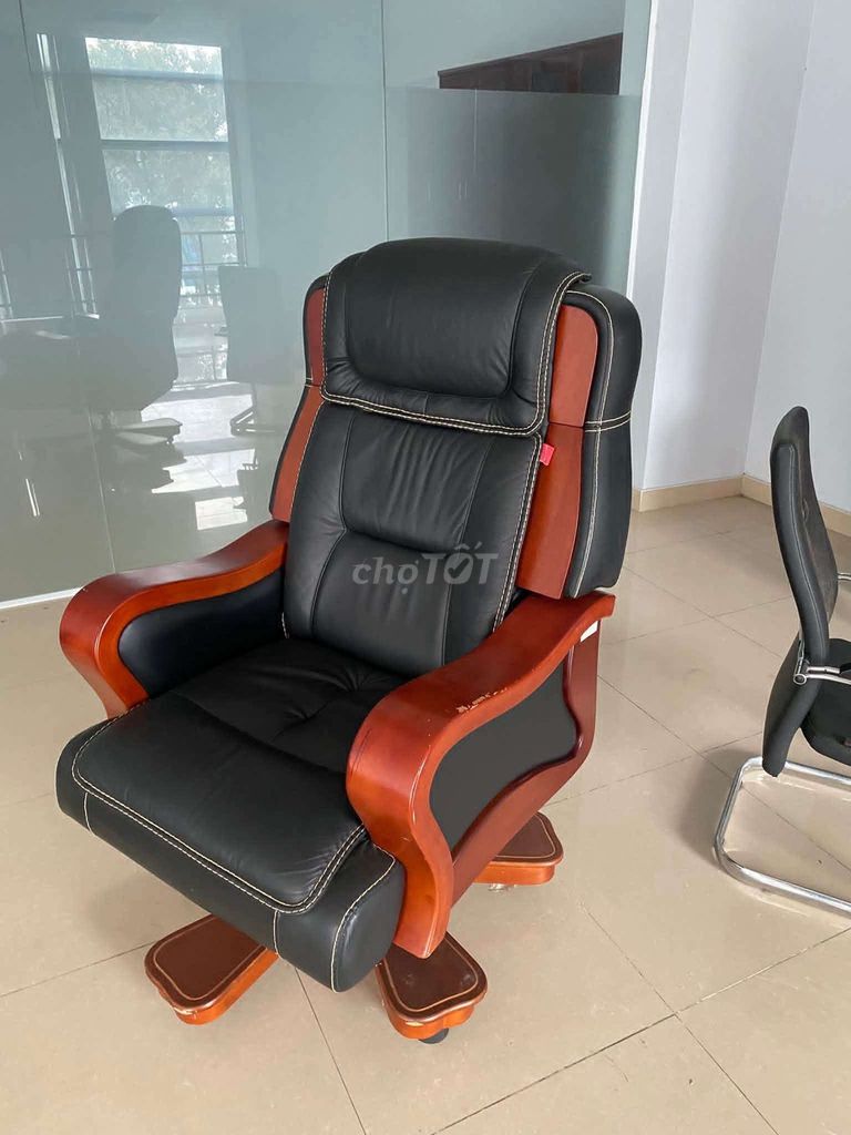 Ghế giám đốc Da Gỗ Đen Nâu Mới 99%. Mua bán Bàn ghế tại Thành phố Thủ Đức Tp Hồ Chí Minh được đăng bởi Treui Nhật hình 1
