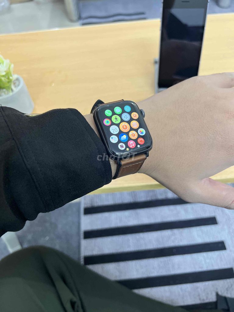 Apple Watch SE (2021) 44mm đen 99%