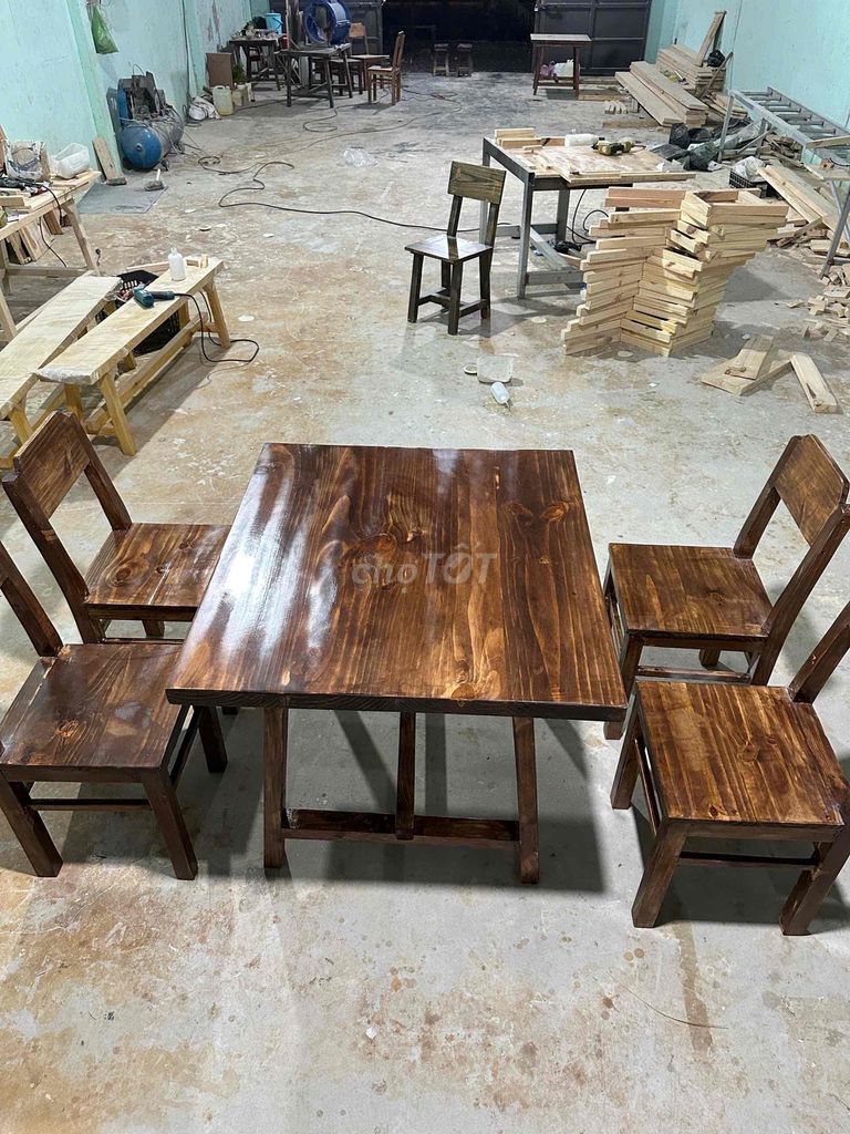 Bàn ghế gỗ thông sơn lau. Mua bán Bàn ghế tại Huyện Bình Chánh Tp Hồ Chí Minh được đăng bởi Xưởng Sản Xuất Bàn Ghế Gỗ Nhà Hàng Quán Ăn Quán Cafe hình 1