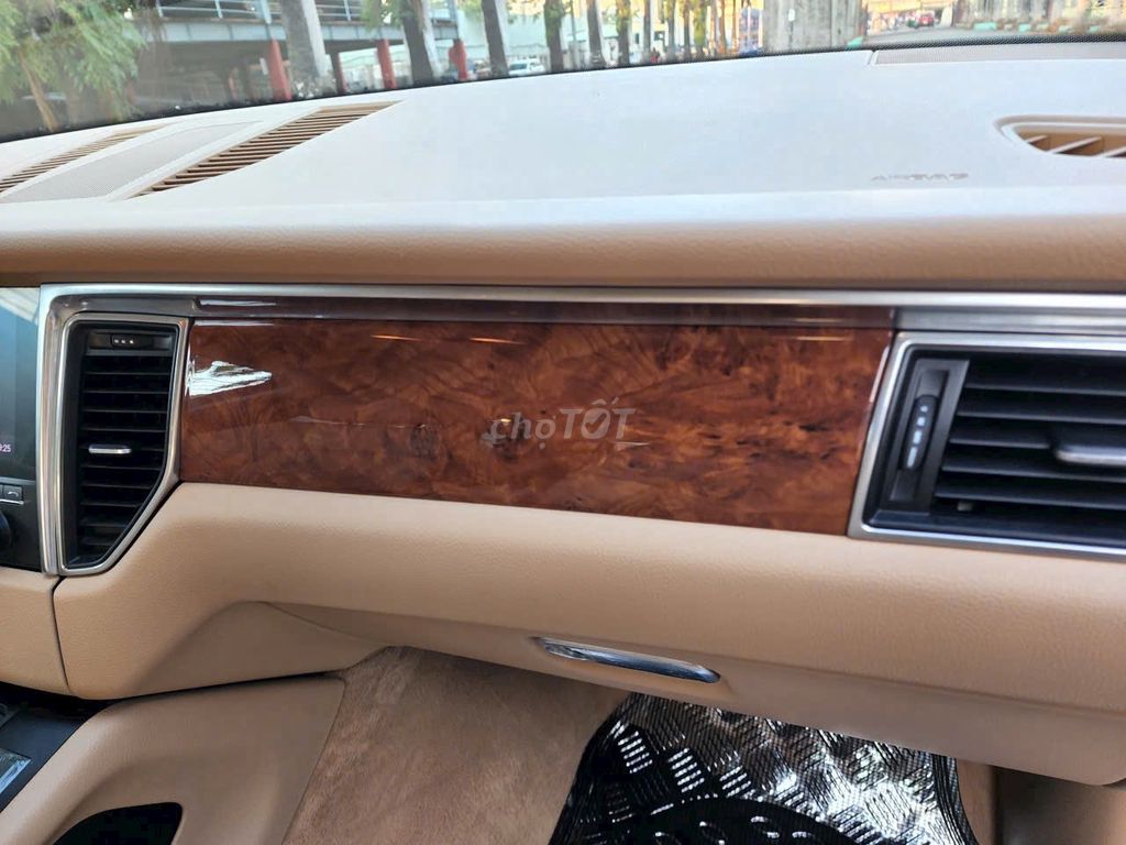 Porsche Macan fulloption, nhà trùm mền còn rất mới. Mua bán Ô tô tại Quận 10 Tp Hồ Chí Minh được đăng bởi Mỹ Linh hình 18