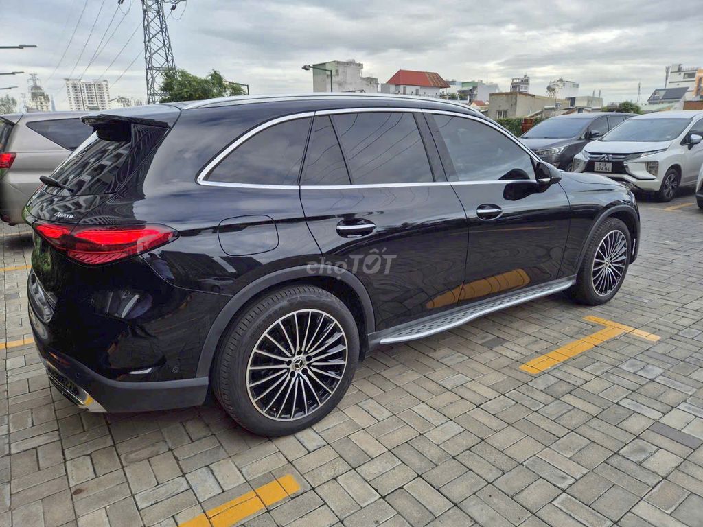 Mercedes Benz GLC Class 2023  - 5000 km