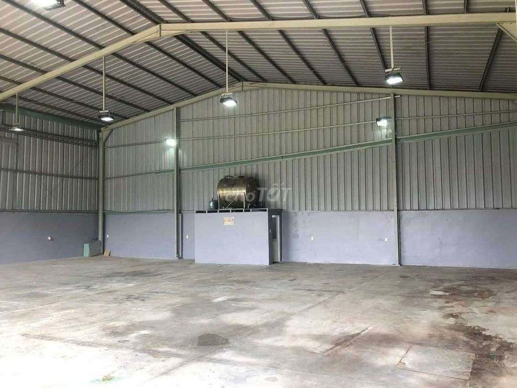 Cho thuê xưởng thạnh xuân 52
-Dt: 170m2, điện , nước đầy đủ
Giá 10tr