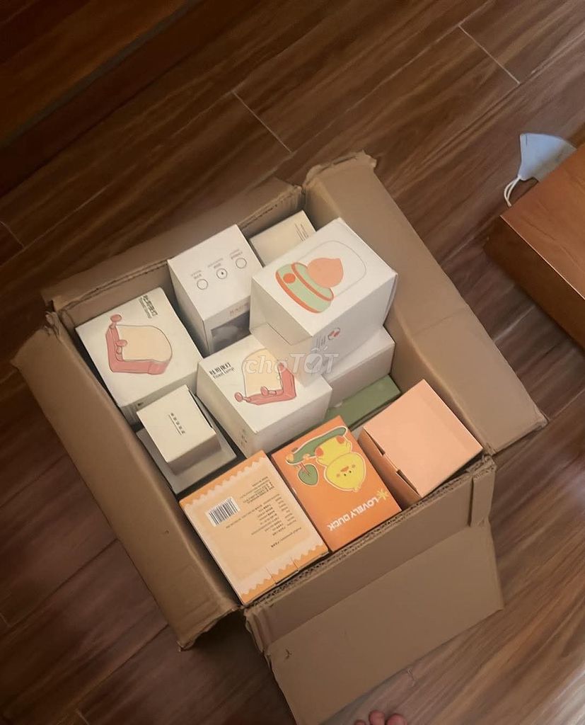 Thanh lý ít đèn để bàn còn mới nguyên. Mua bán Đèn tại Quận Long Biên Hà Nội được đăng bởi Ngô hiếu hình 1