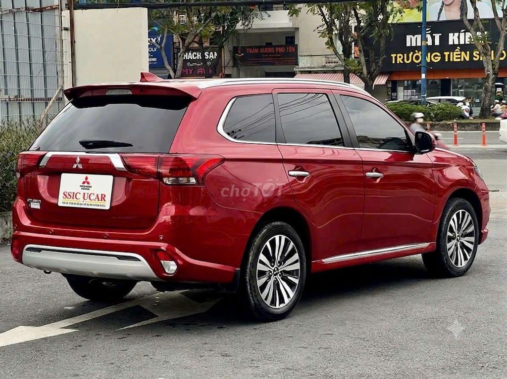 Mitsubishi Outlander 2022 Đỏ 24.800 km
