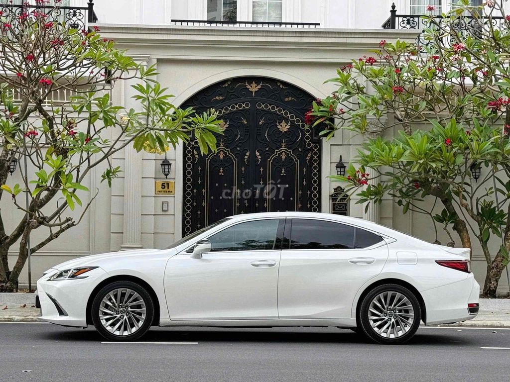 Lexus ES 2023 300H Xăng điện - 21000 km. Mua bán Ô tô tại Quận Gò Vấp Tp Hồ Chí Minh được đăng bởi Tuấn Tài hình 5