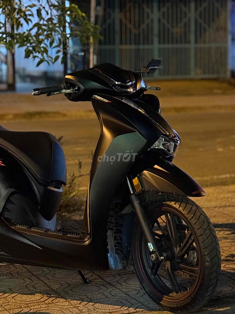Honda SH 2022 Đen 5200km. Mua bán Xe máy tại Huyện Đạ Tẻh Lâm Đồng được đăng bởi Lâm hình 10