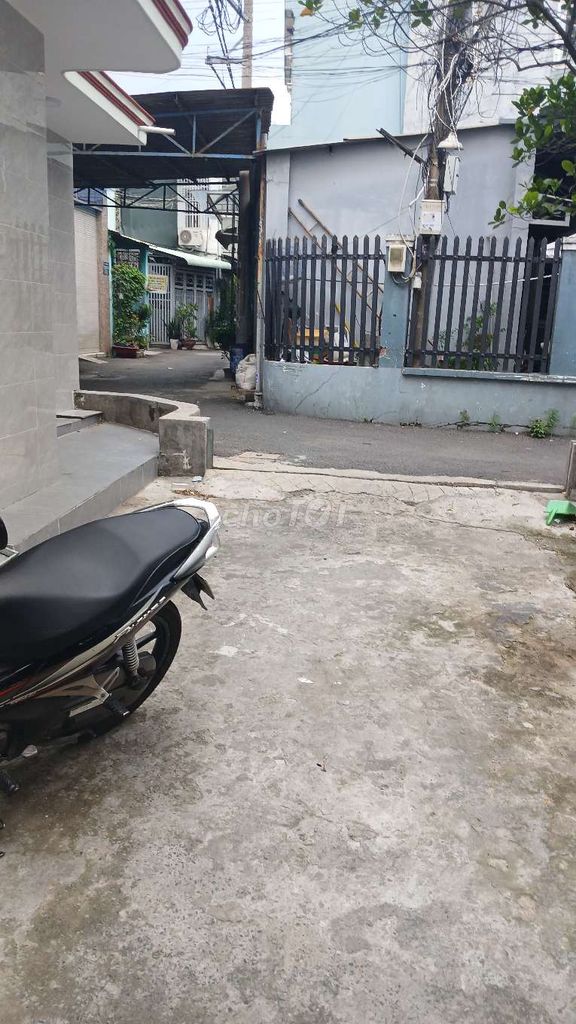 Nhà ngay chợ Linh Xuân/2 tầng/3 PN/2WC.HXH.cần bán gấp