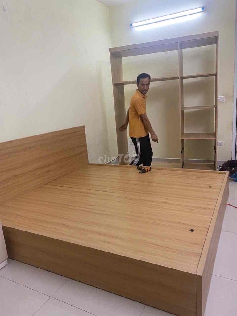 giường gỗ cn màu nâu sáng. Mua bán Giường, chăn ga gối nệm tại Quận Hà Đông Hà Nội được đăng bởi nguyễn thu trang hình 1