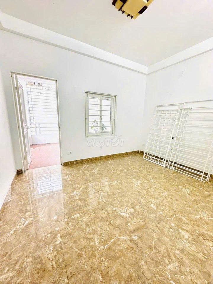 Cho thuê nhà Lạc Long Quân, Tây Hồ – 40m² 5 tầng – 3PN – full đồ  12tr