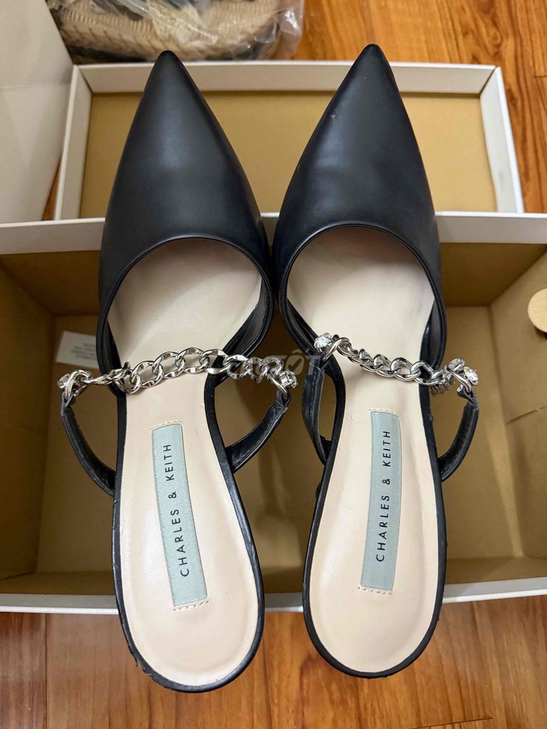Giày cao gót Charles & Keith Nữ Đen 38. Mua bán Giày dép tại Quận Nam Từ Liêm Hà Nội được đăng bởi Nguyễn Minh Huyền hình 1