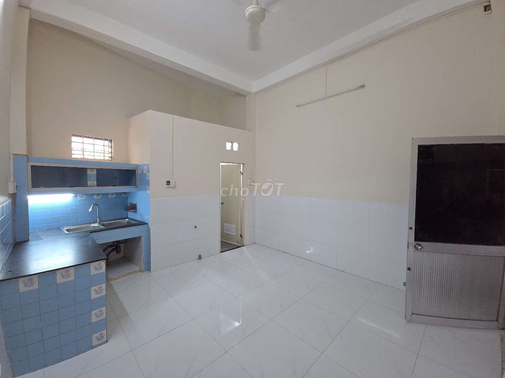 Trệt Q3 CMT8 thuê lâu dài giá thương lượng