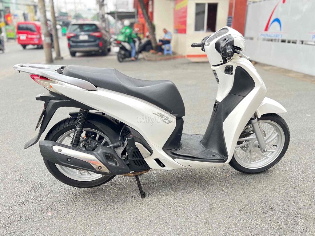 HONDA SH 150cc .ĐK 2016.BSTP .Smarkey- HỖ TRỢ GÓP. Mua bán Xe máy tại Quận Gò Vấp Tp Hồ Chí Minh được đăng bởi CẦM ĐỒ NĂM LINH hình 5