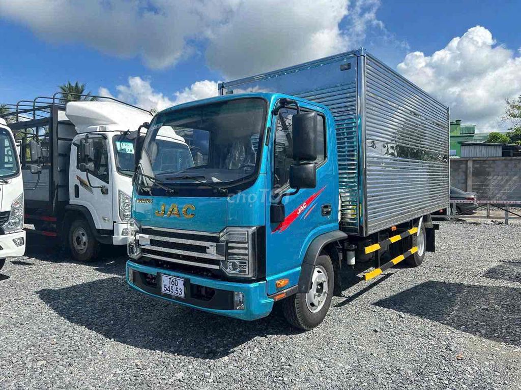 JAC N200S E5 thùng kín, thùng dài 4.370m. Mua bán Xe tải, xe ben tại Quận Cái Răng Cần Thơ được đăng bởi Hoàng Thúc Xe Tải hình 1